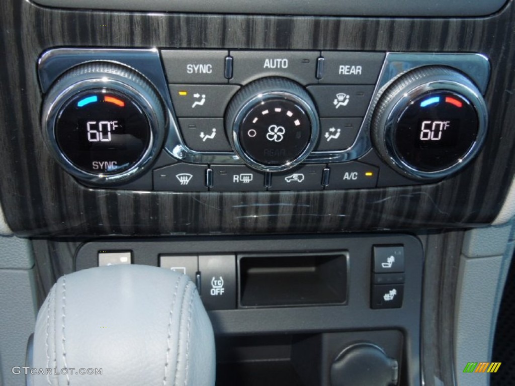 2013 Chevrolet Traverse LT Controls Photo #76976881