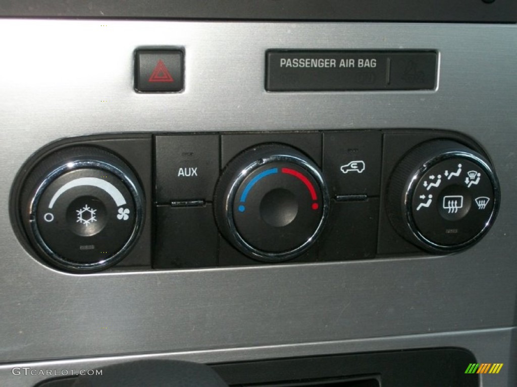 2008 GMC Acadia SLE AWD Controls Photo #76978183