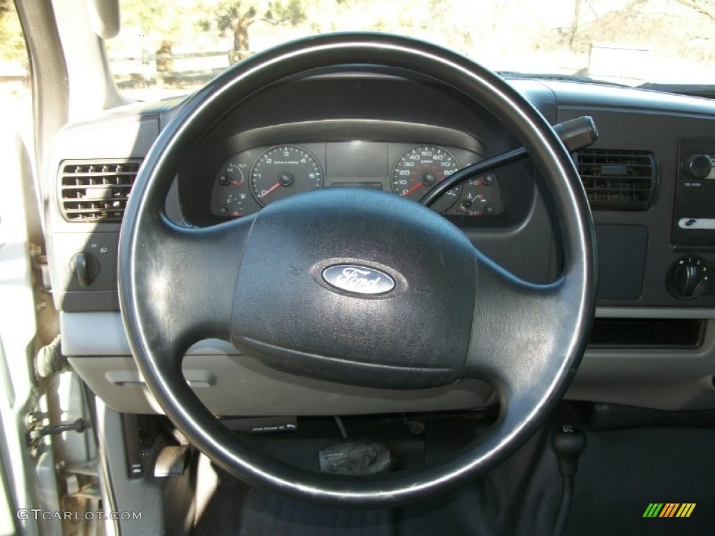 2005 Ford F250 Super Duty XL Crew Cab 4x4 Medium Flint Steering Wheel Photo #76979206