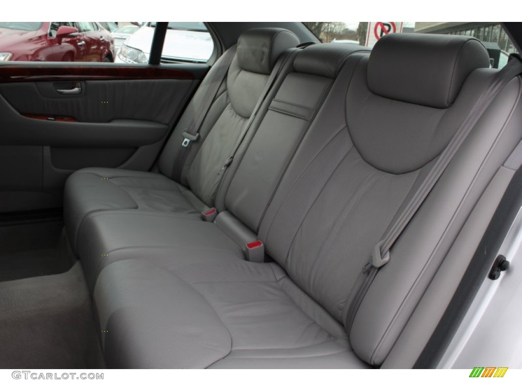 2005 Lexus LS 430 Sedan Rear Seat Photo #76981813