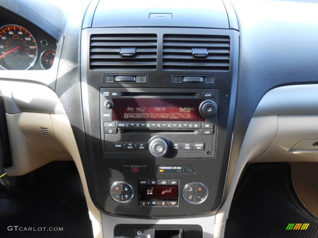 2008 Saturn Outlook XE Controls Photo #76982206