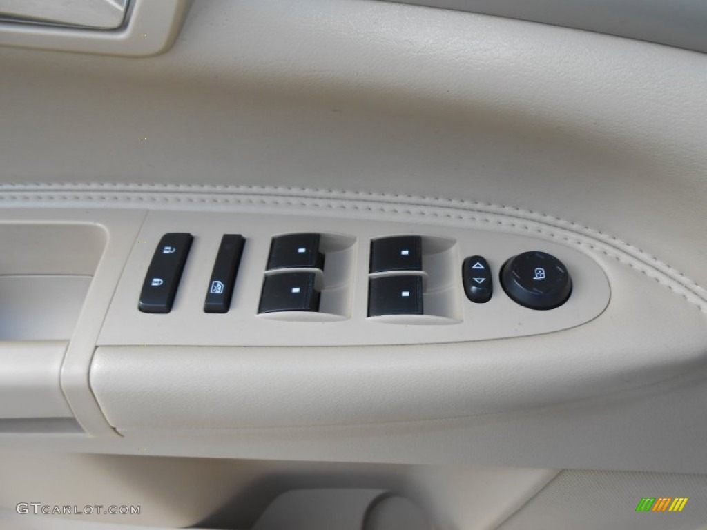 2008 Saturn Outlook XE Controls Photos