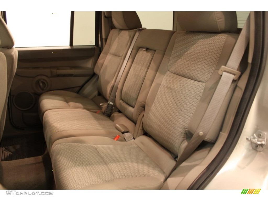 Khaki Interior 2007 Jeep Commander Sport 4x4 Photo #76984058