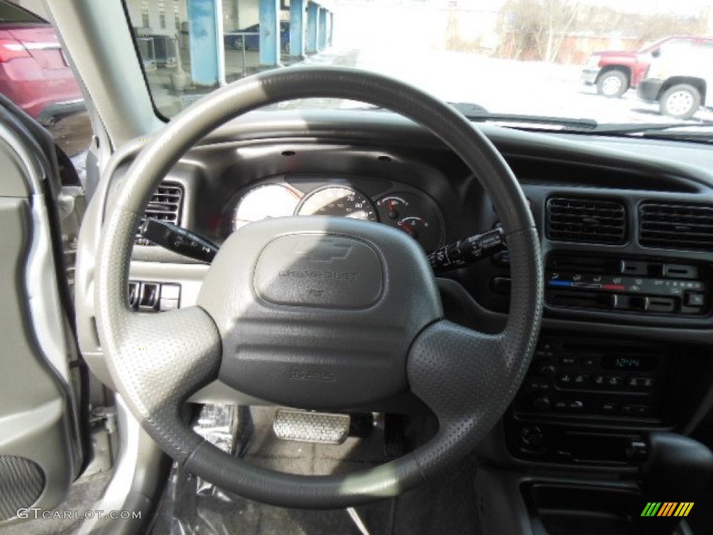 2004 Chevrolet Tracker LT 4WD Medium Gray Steering Wheel Photo #76985323