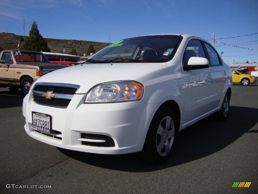2010 Aveo LT Sedan - Summit White / Neutral photo #3