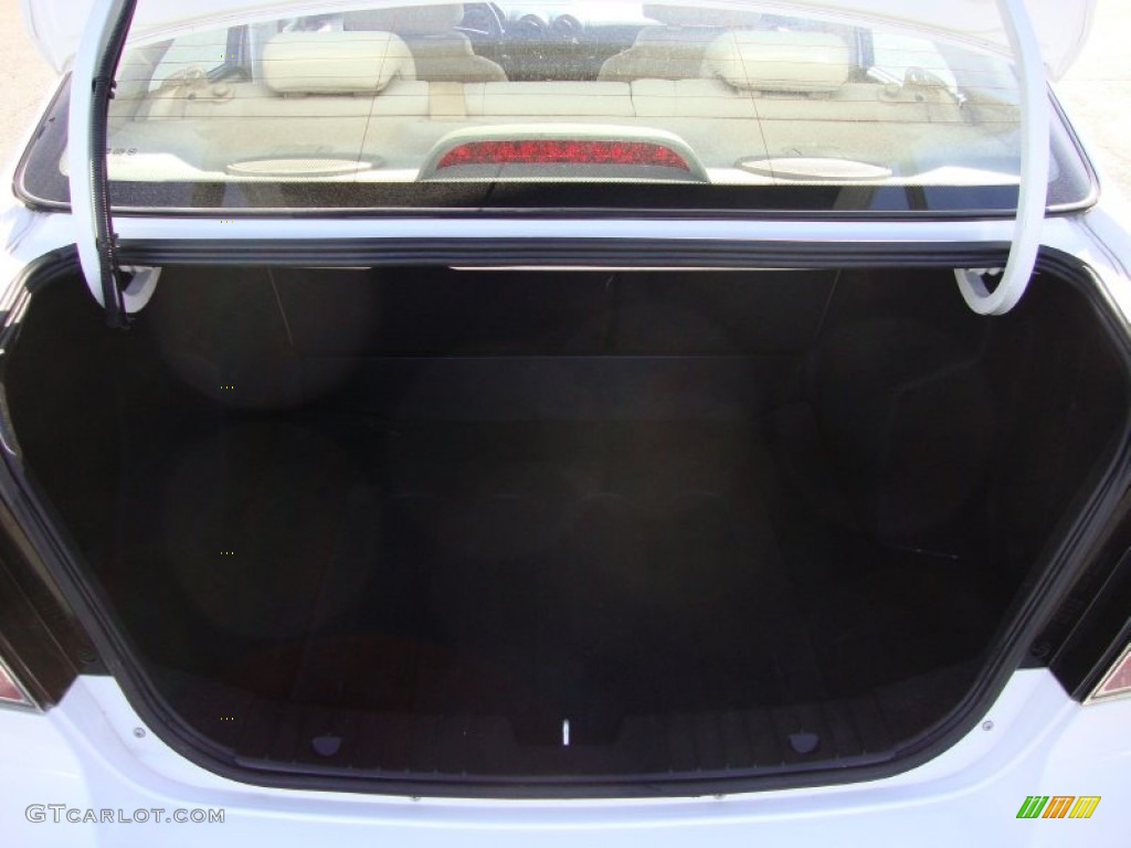 2010 Aveo LT Sedan - Summit White / Neutral photo #21