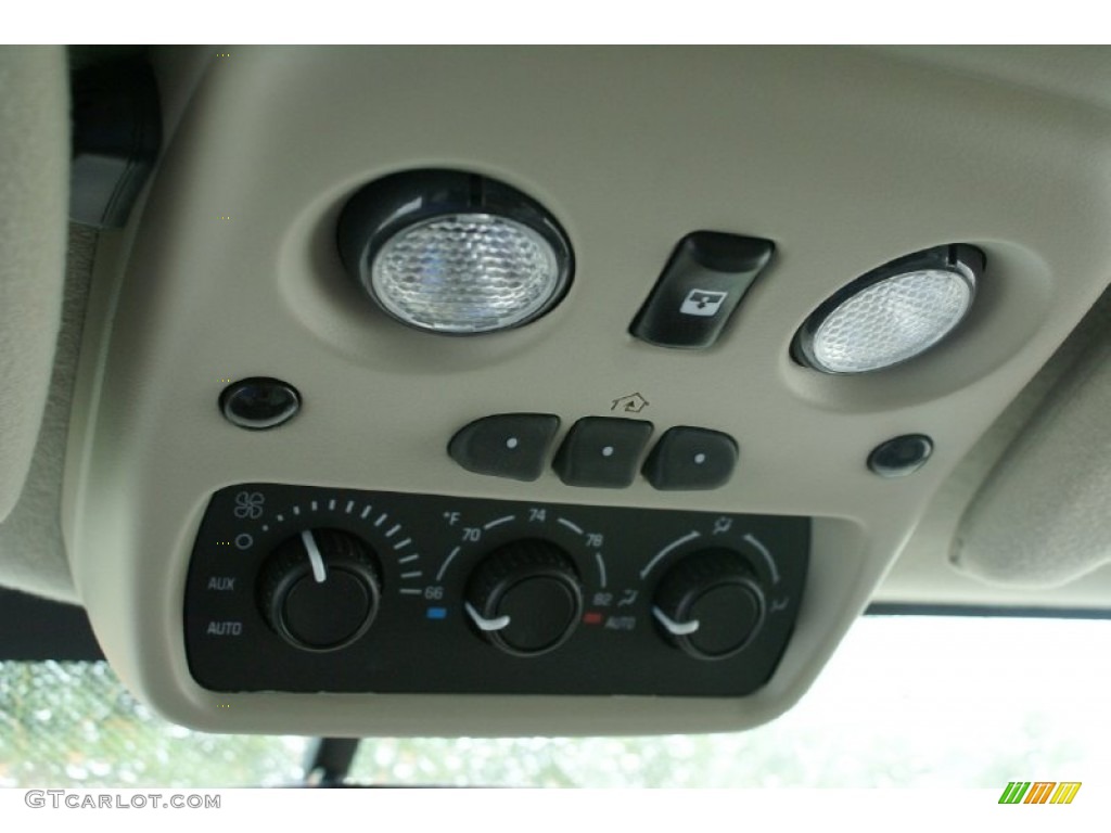 2006 GMC Yukon SLT 4x4 Controls Photo #76988379