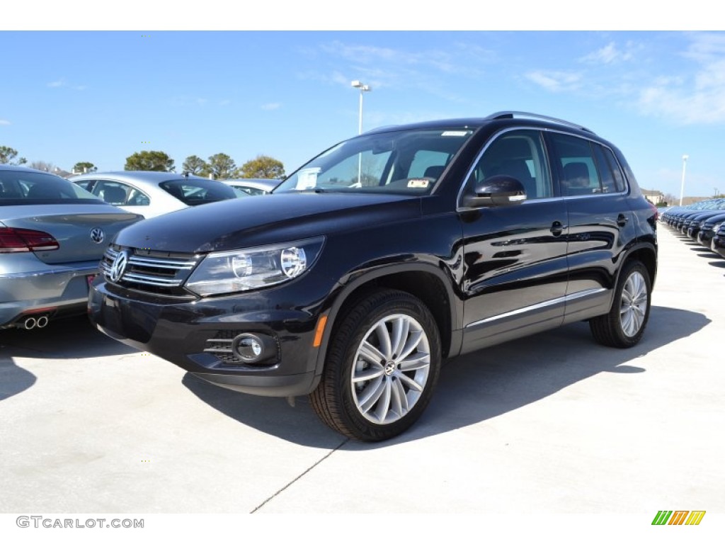 Deep Black Metallic 2013 Volkswagen Tiguan SE Exterior Photo #76988732