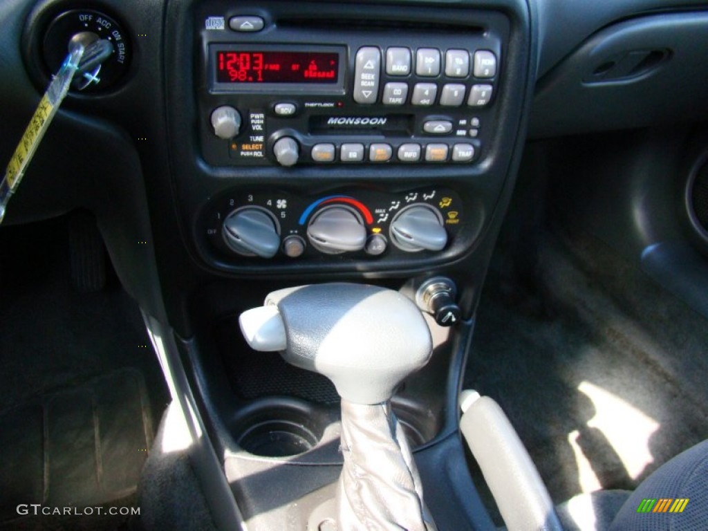 2002 Pontiac Grand Am SE Sedan Controls Photo #76993147