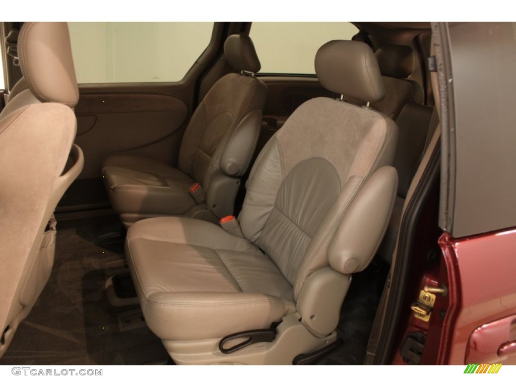 Taupe Interior 2002 Chrysler Town & Country Limited Photo #76997376