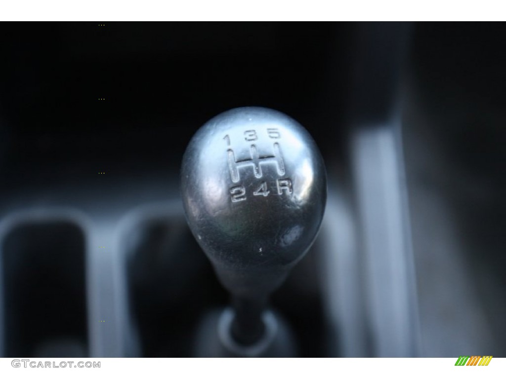 2002 Nissan Frontier XE King Cab Transmission Photos