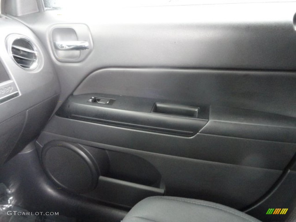 2012 Patriot Sport 4x4 - Rescue Green Metallic / Dark Slate Gray photo #4