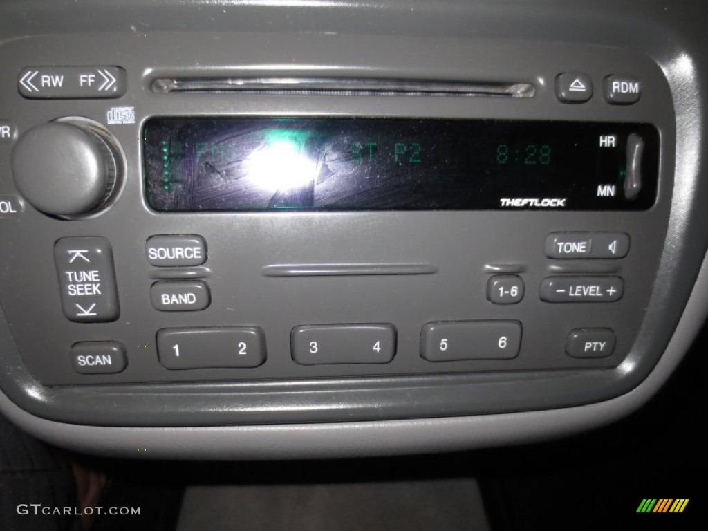 2005 Cadillac DeVille Sedan Audio System Photo #77002860