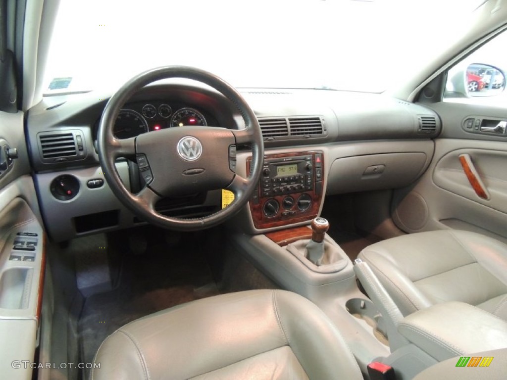 Grey Interior 2004 Volkswagen Passat GLS Sedan Photo #77005692