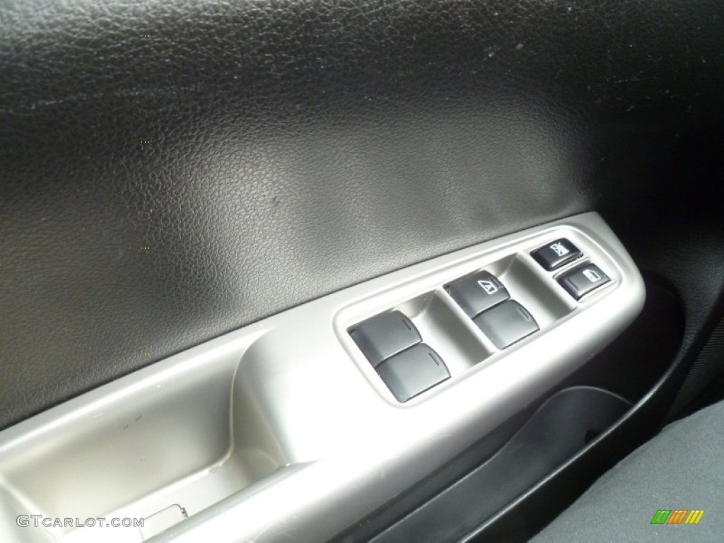 2010 Impreza 2.5i Premium Sedan - Spark Silver Metallic / Carbon Black photo #18