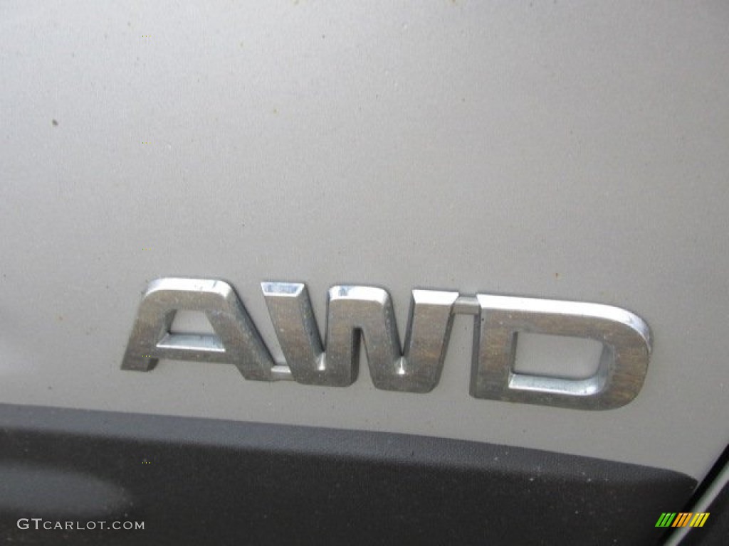 2011 Sorento LX AWD - Bright Silver / Black photo #4