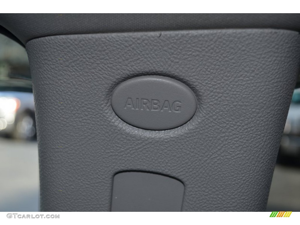 2009 HHR LS - Dark Gray Metallic / Gray photo #28