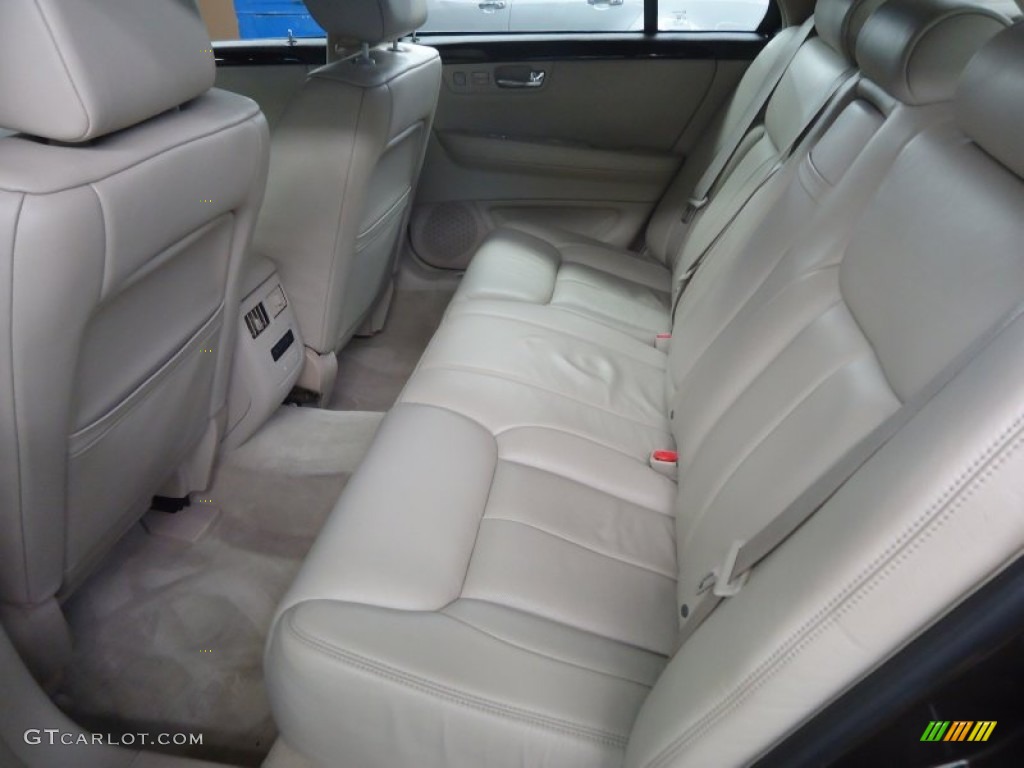 2008 Cadillac DTS Performance Rear Seat Photos
