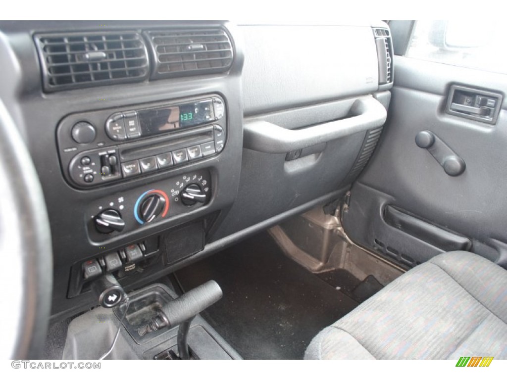 2004 Wrangler Unlimited 4x4 - Light Khaki Metallic / Dark Slate Gray photo #13