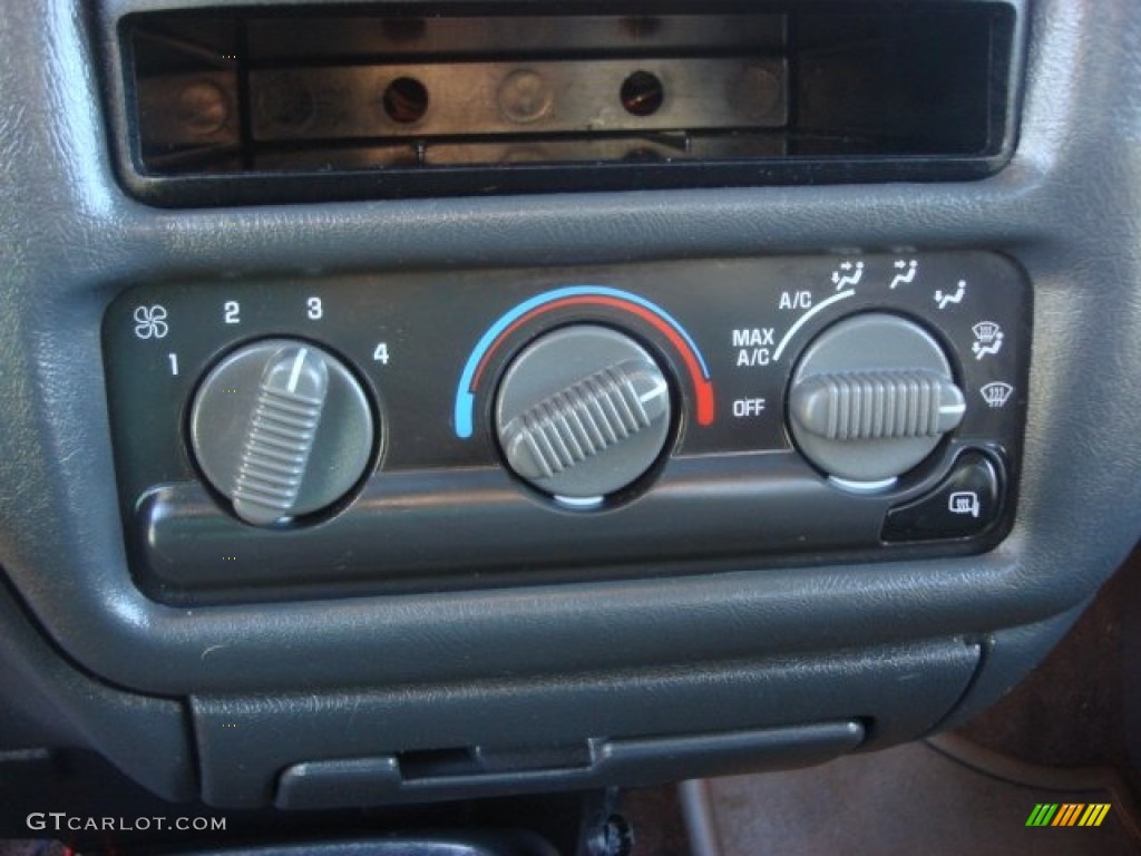 2003 Chevrolet S10 Xtreme Extended Cab Controls Photo #77019357