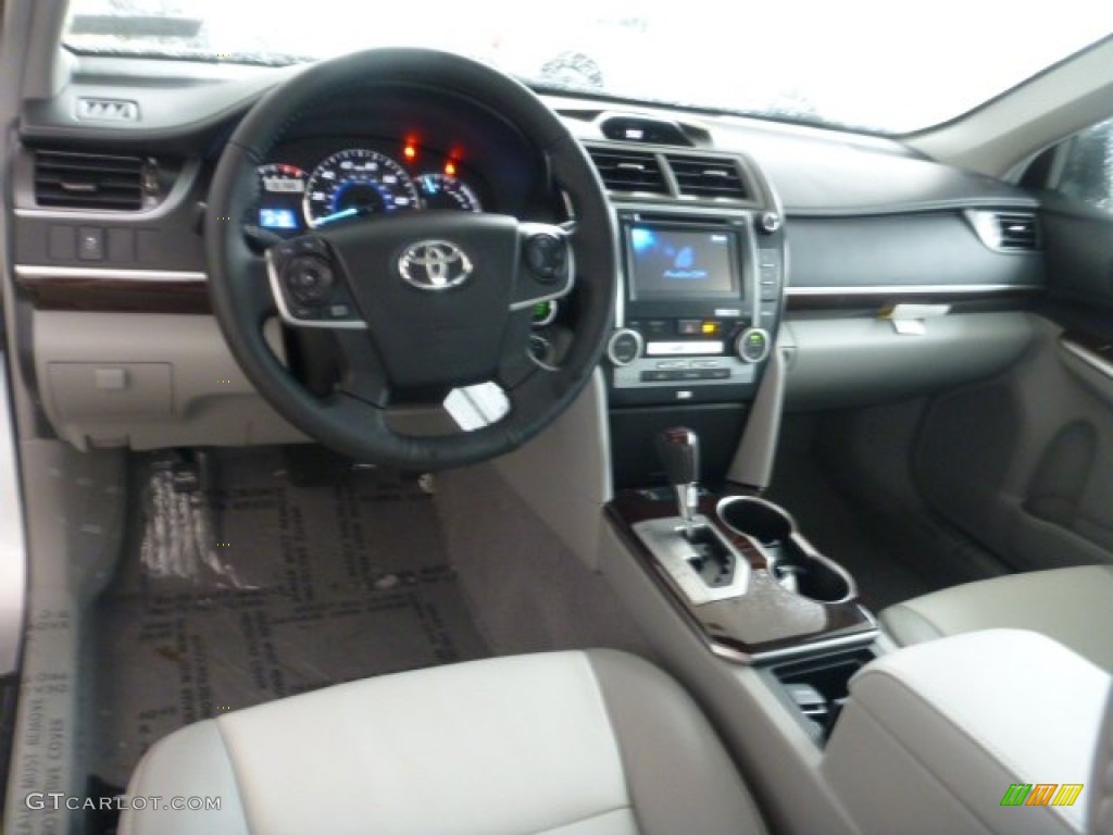 2013 Camry XLE - Classic Silver Metallic / Ash photo #15