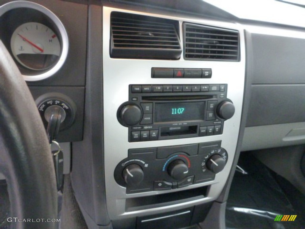 2006 Dodge Charger SXT Controls Photo #77023615