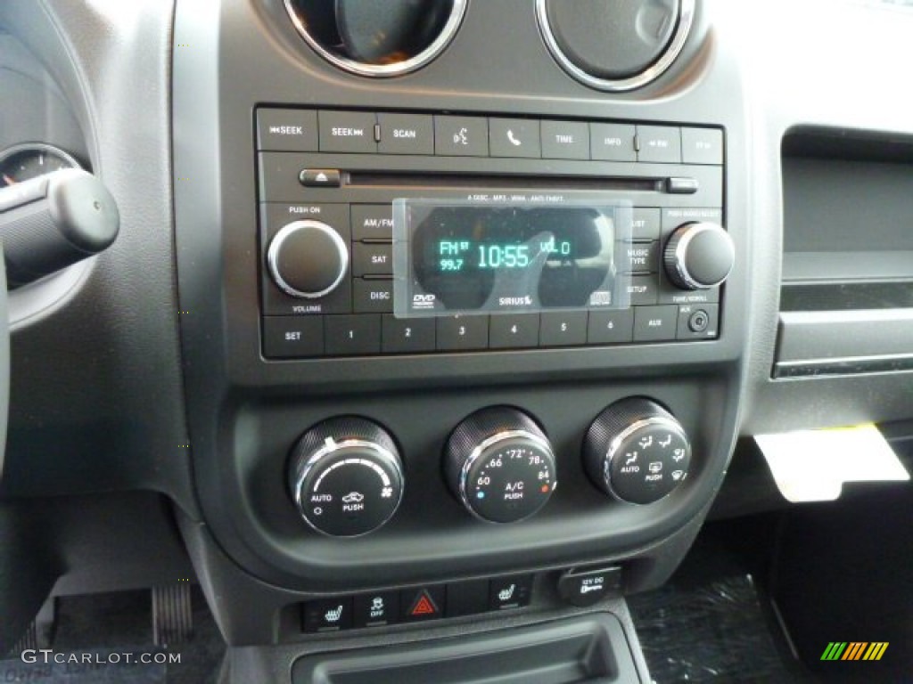 2013 Jeep Patriot Limited 4x4 Controls Photos