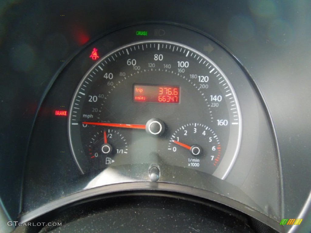 2007 Volkswagen New Beetle 2.5 Coupe Gauges Photo #77027394