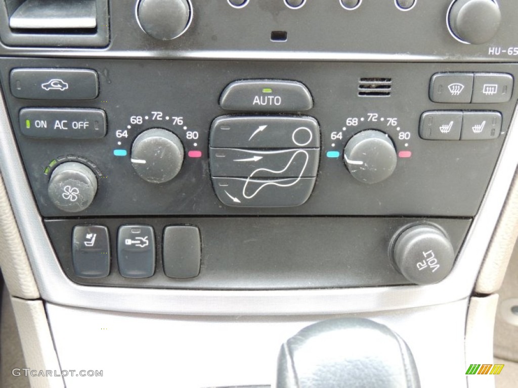 2008 Volvo S60 2.5T Controls Photo #77027395