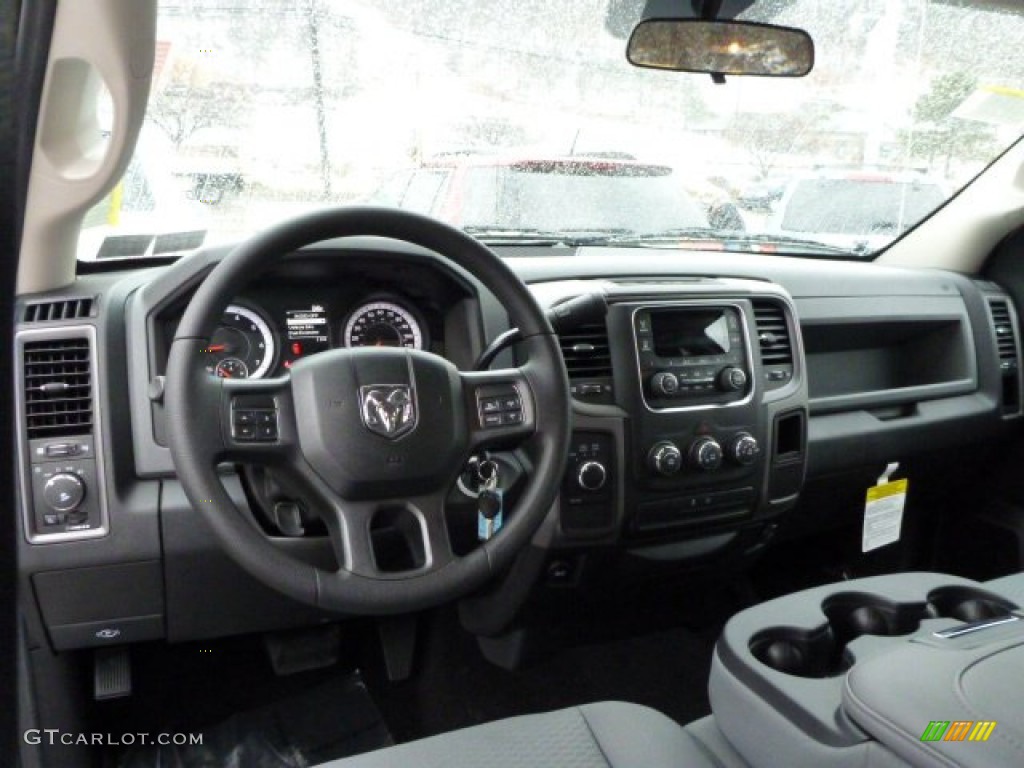 2013 Ram 1500 Express Crew Cab 4x4 Black/Diesel Gray Dashboard Photo #77028082