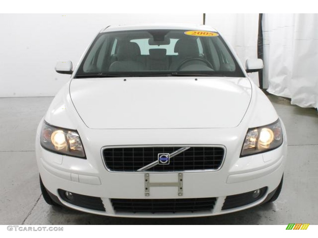 2005 V50 T5 AWD - Ice White / Off-Black photo #3