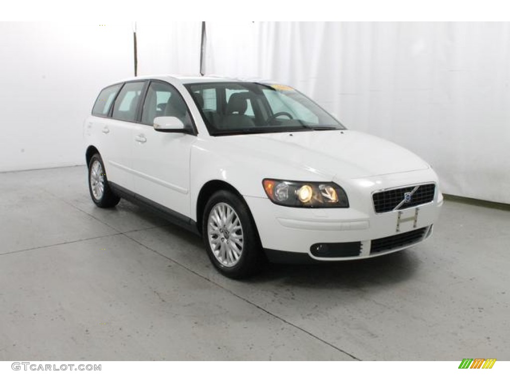 2005 V50 T5 AWD - Ice White / Off-Black photo #4