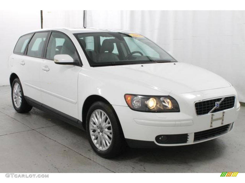 2005 Volvo V50 T5 AWD Exterior Photos