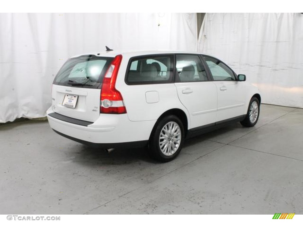 2005 V50 T5 AWD - Ice White / Off-Black photo #6