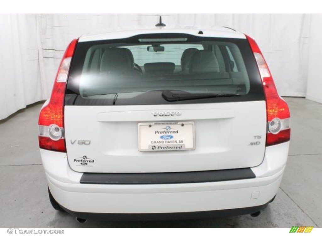 2005 V50 T5 AWD - Ice White / Off-Black photo #8