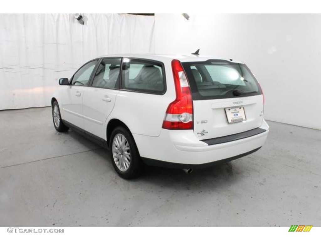 2005 V50 T5 AWD - Ice White / Off-Black photo #9