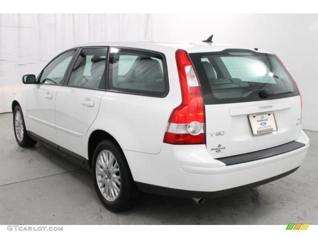 2005 V50 T5 AWD - Ice White / Off-Black photo #10