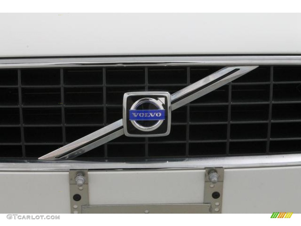 2005 V50 T5 AWD - Ice White / Off-Black photo #14