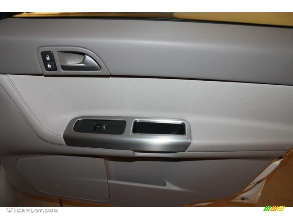 2005 V50 T5 AWD - Ice White / Off-Black photo #30