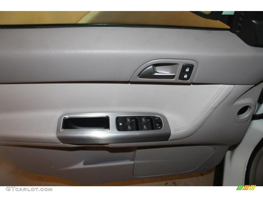 2005 V50 T5 AWD - Ice White / Off-Black photo #31