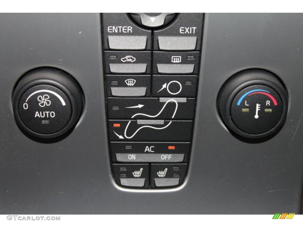 2005 Volvo V50 T5 AWD Controls Photo #77029328