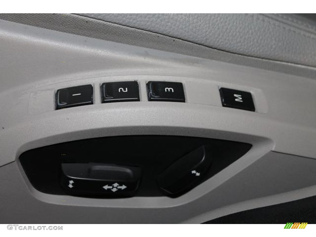 2005 Volvo V50 T5 AWD Controls Photo #77029461