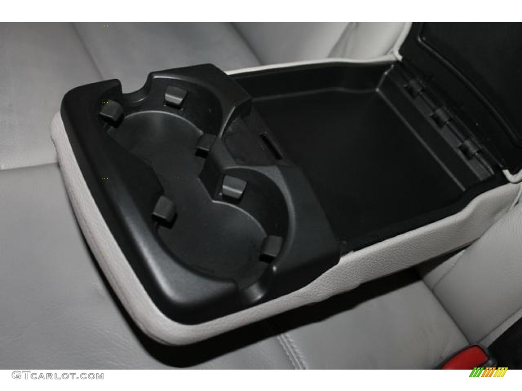 2005 V50 T5 AWD - Ice White / Off-Black photo #48