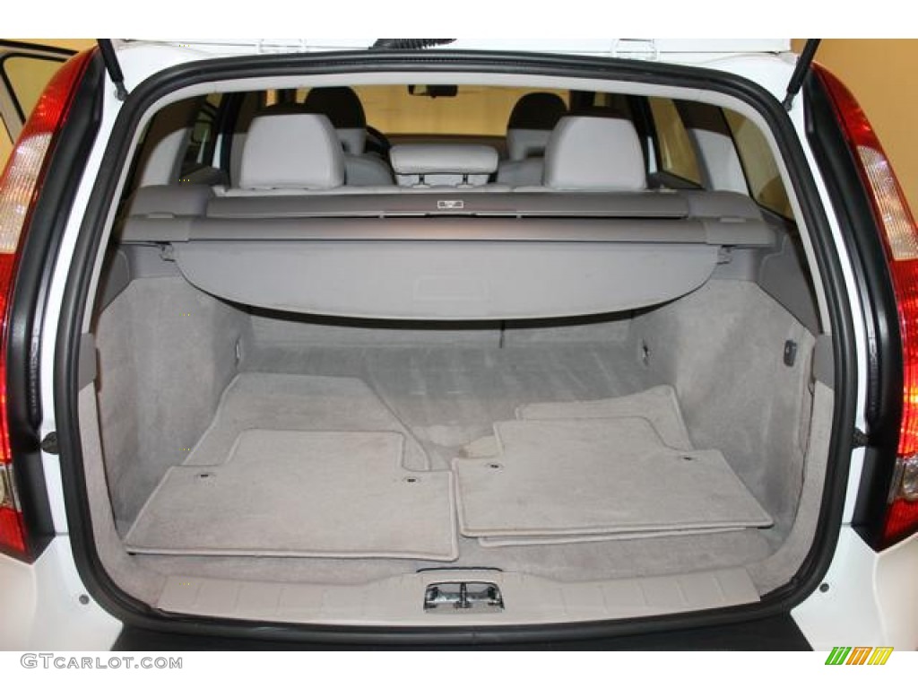2005 Volvo V50 T5 AWD Trunk Photos