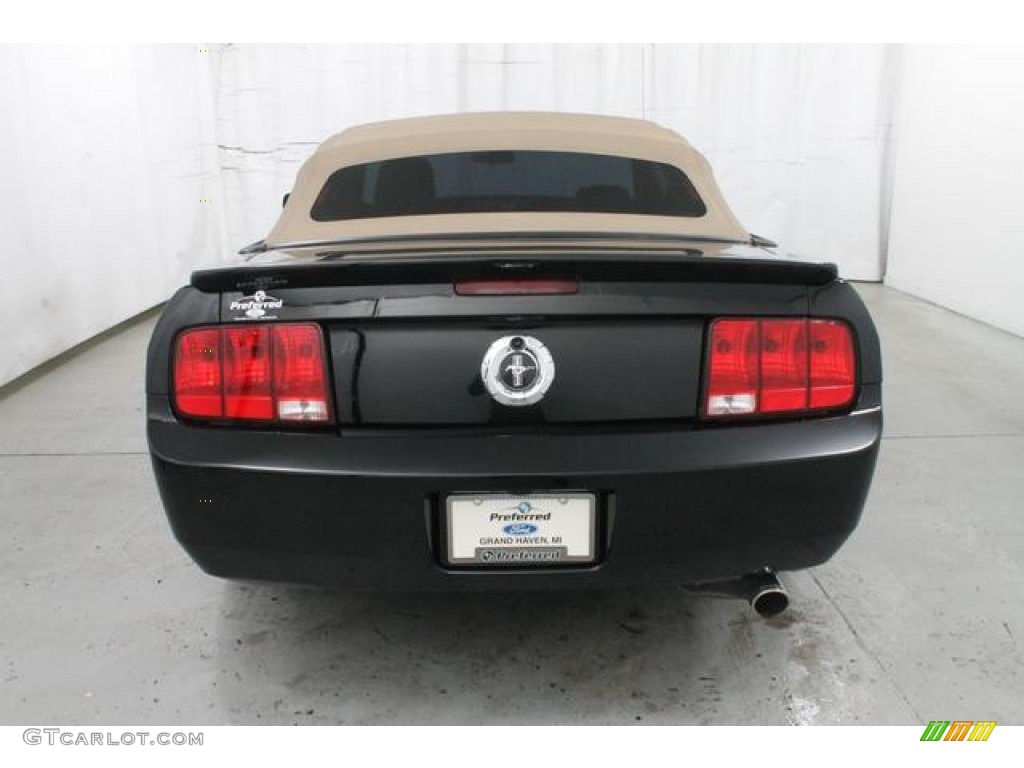 2007 Mustang V6 Premium Convertible - Black / Medium Parchment photo #8