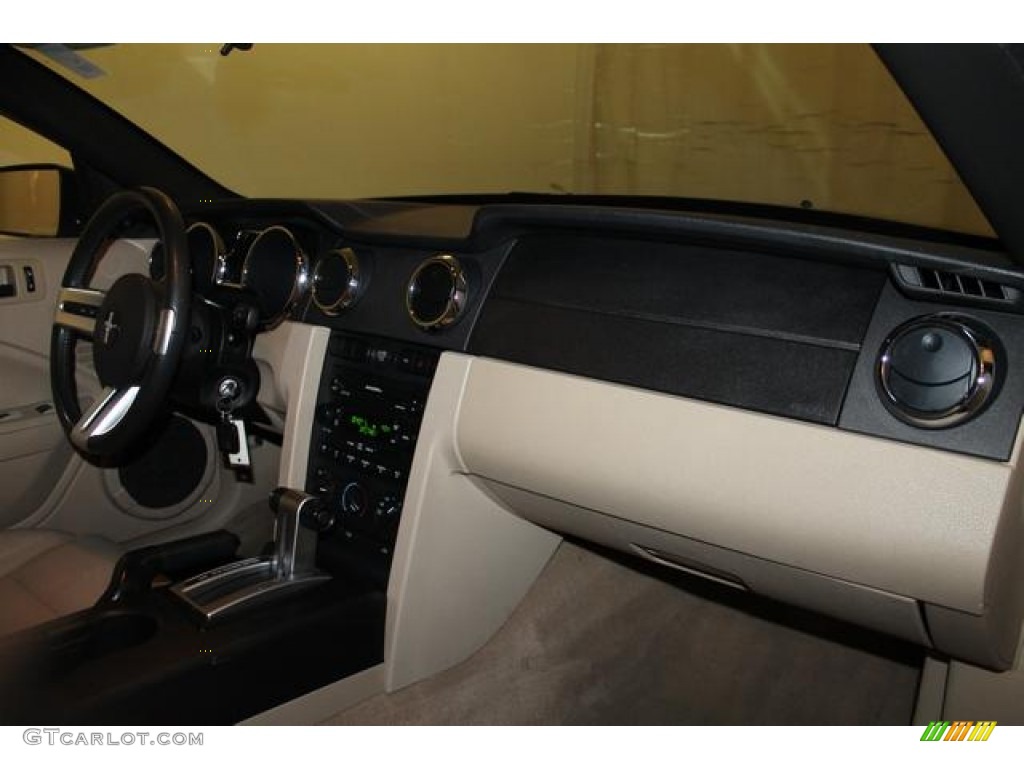 2007 Mustang V6 Premium Convertible - Black / Medium Parchment photo #24
