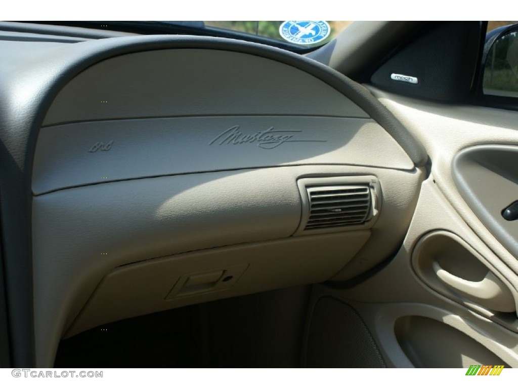 2004 Mustang GT Coupe - Oxford White / Medium Parchment photo #14