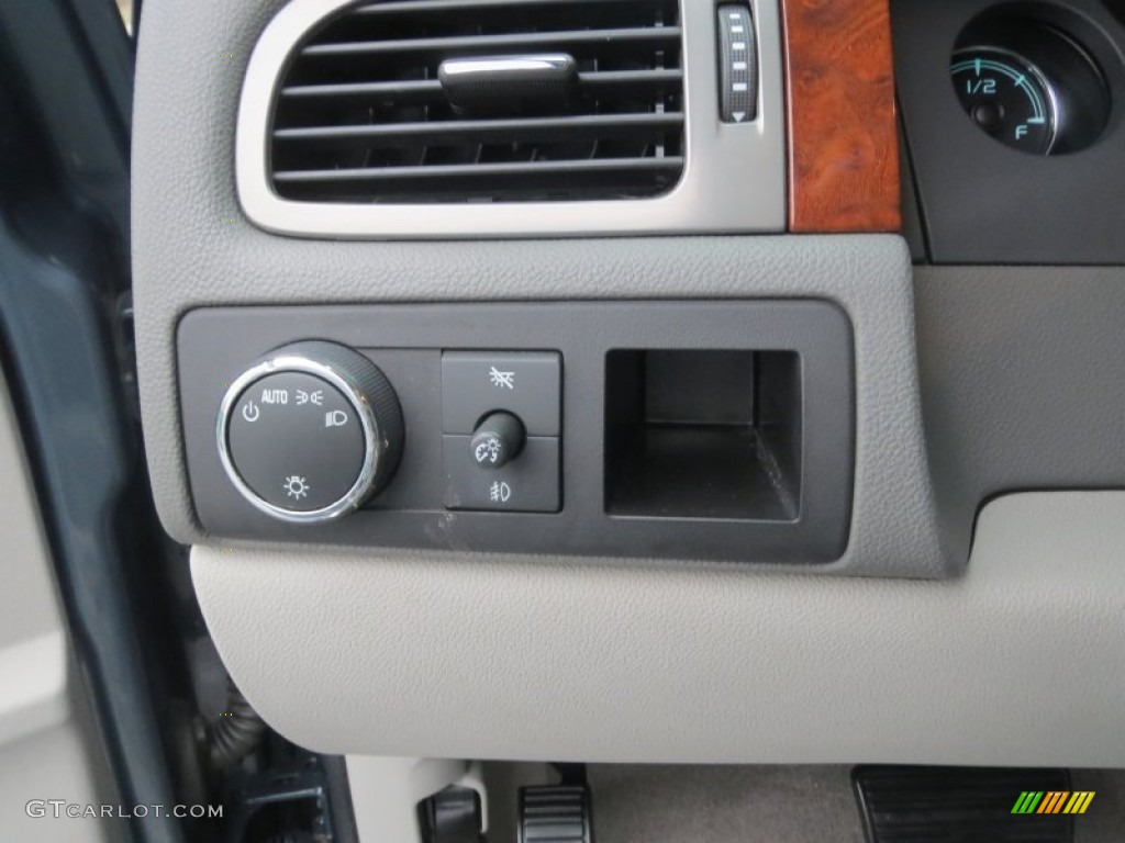 2008 Chevrolet Suburban 1500 LT Controls Photos