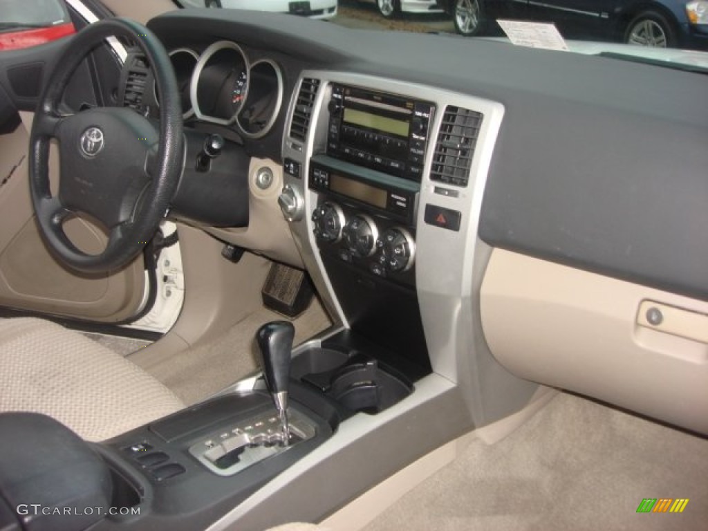 2006 Toyota 4Runner SR5 4x4 Taupe Dashboard Photo #77031758