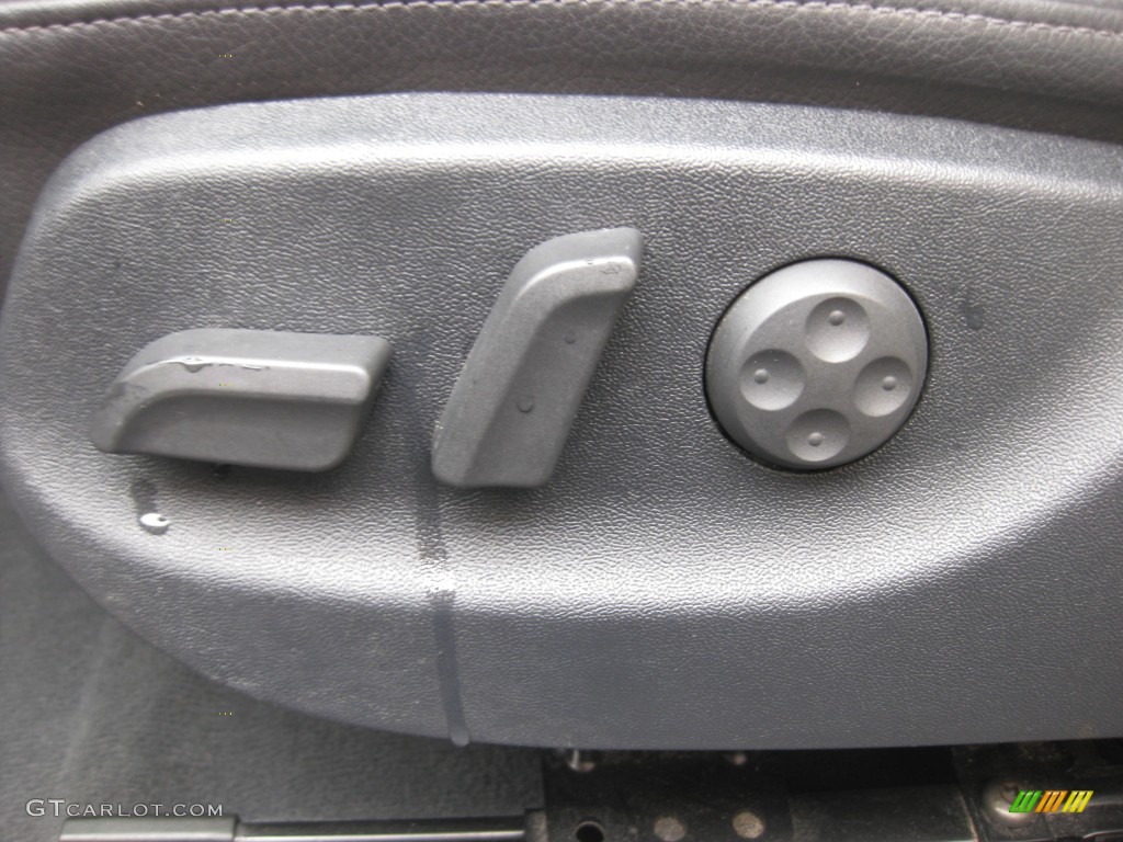 2005 Audi A4 2.0T Sedan Controls Photo #77032350